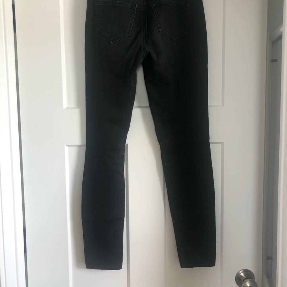 Refuge Size 4 faded stretchy black skinny jeans